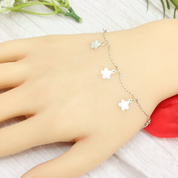 "Trendy Handmade Bracelet – A Thoughtful Gift for Girls & Women | UNVRC1086 - Picture 4 of 10